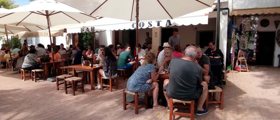 Un'ottima degustazione di cibi tipici al Bar Costa di Ibiza